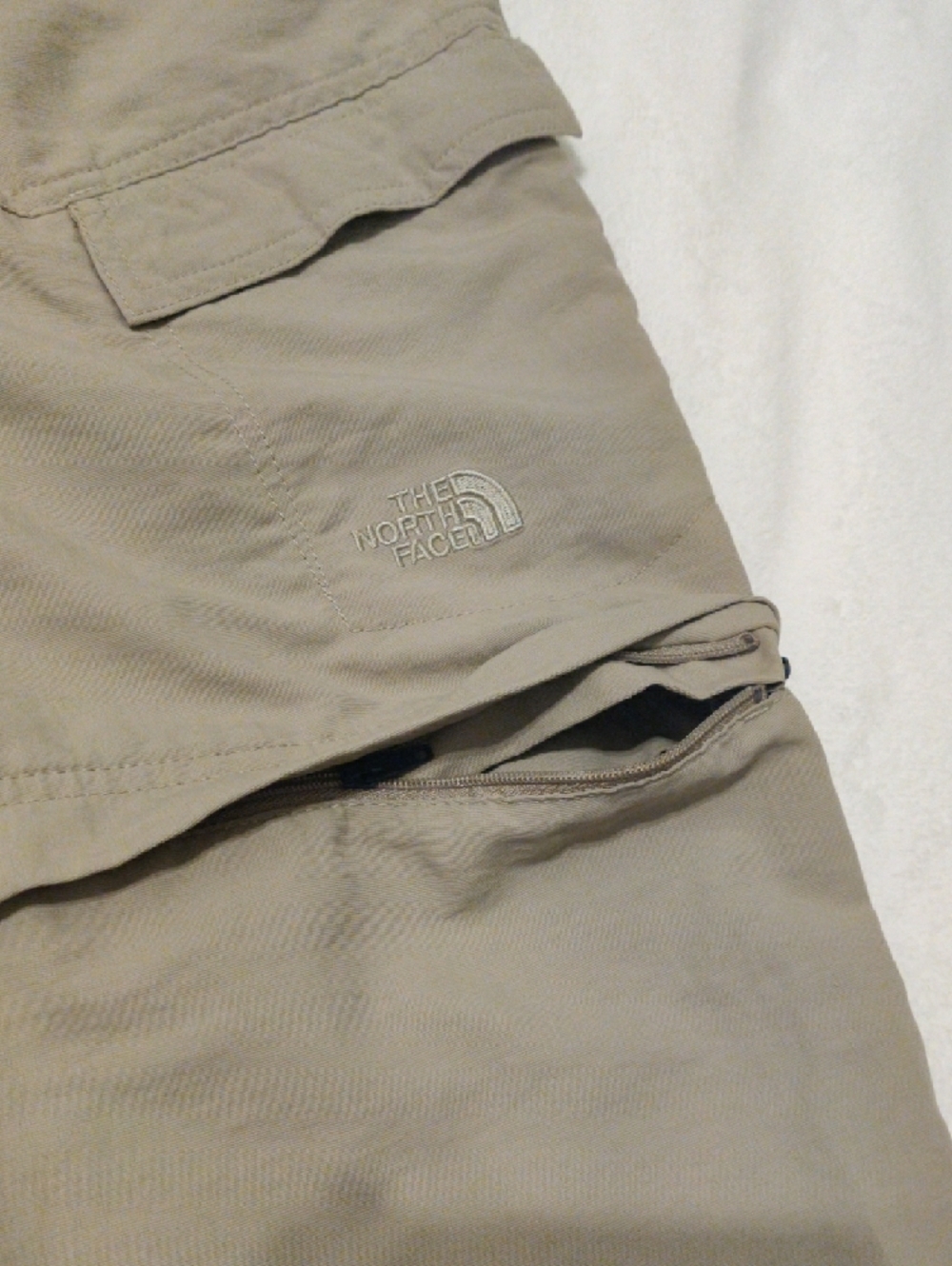 The North Face Embroidered Logo Jacket in Light Beige - Picture 7 of 16